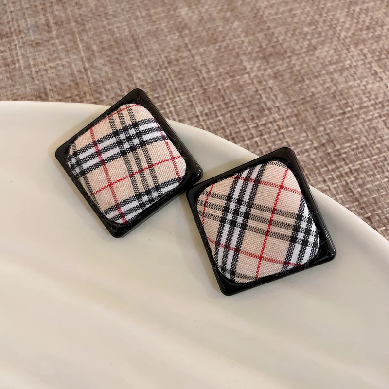 New Fashion Classic Versatile Earrings 1024050801