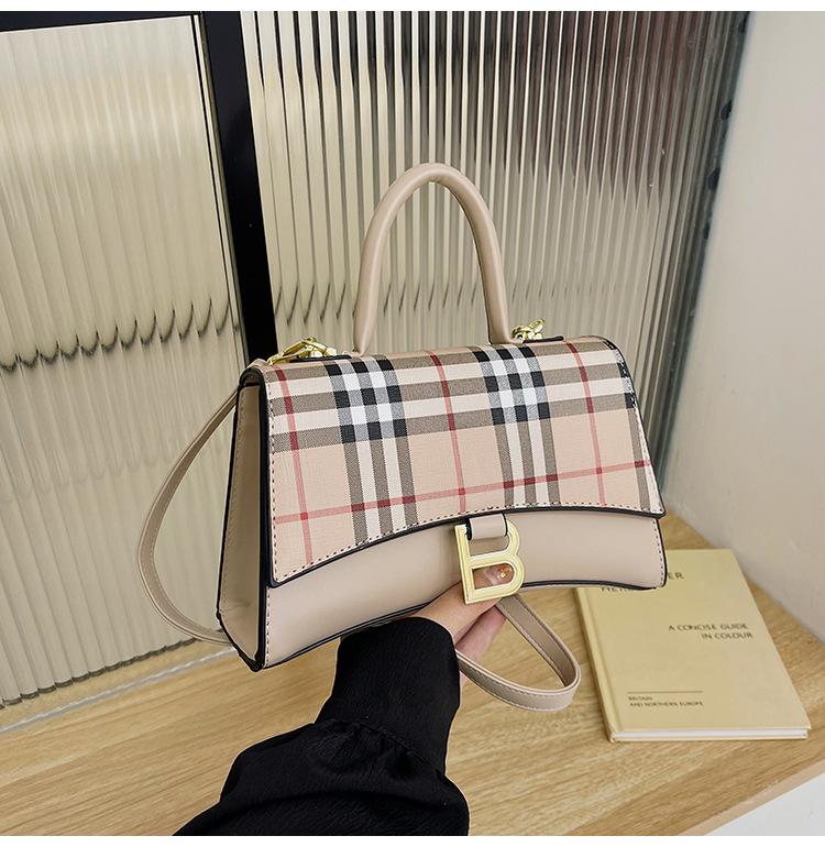 Retro Small Square Bag New High-end Sense Shoulder Bag 1024041615