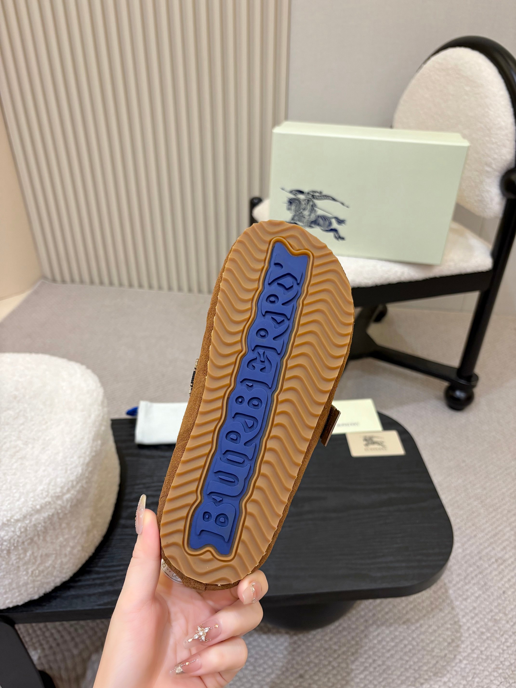 Women Check Suede Urchin Clogs XC0425080503