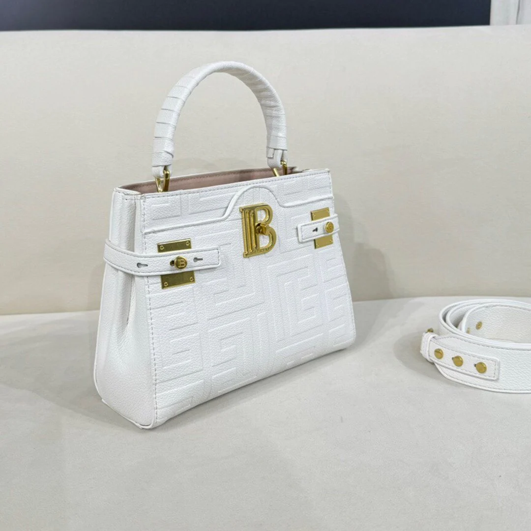 High quality cowhide fashionable and versatile crossbody bag 1024020811