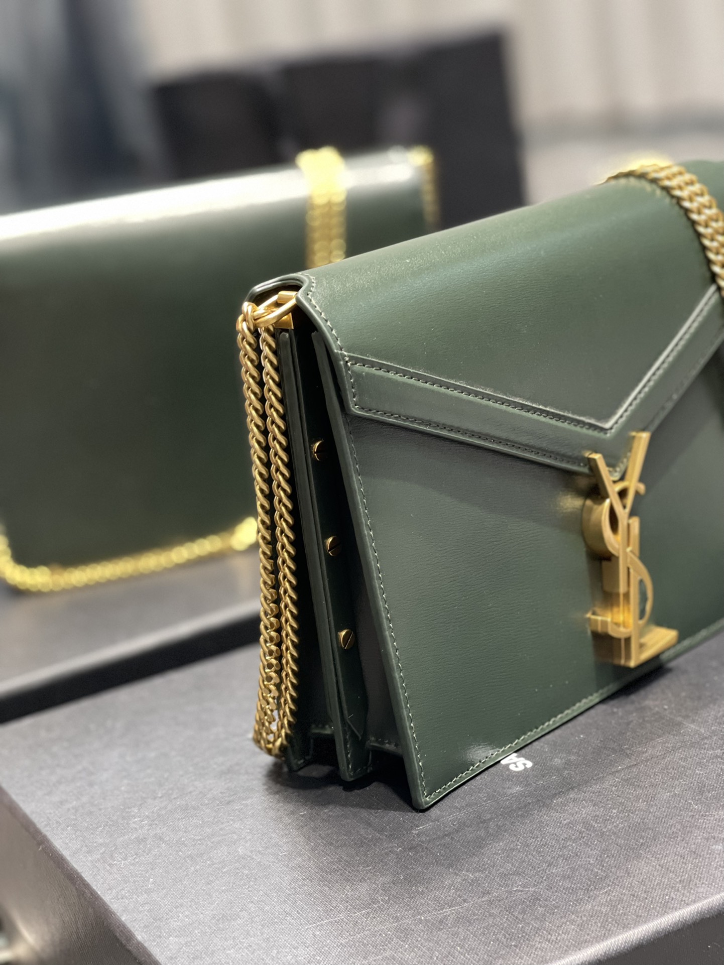 Saint Laurent Cassandra Medium Chain Bag In Grain De Poudre Embossed 22cm 0425020809