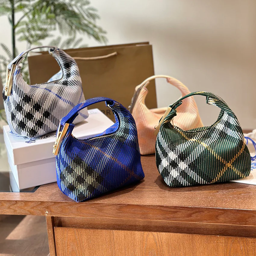 New plaid versatile handbag 1024071103