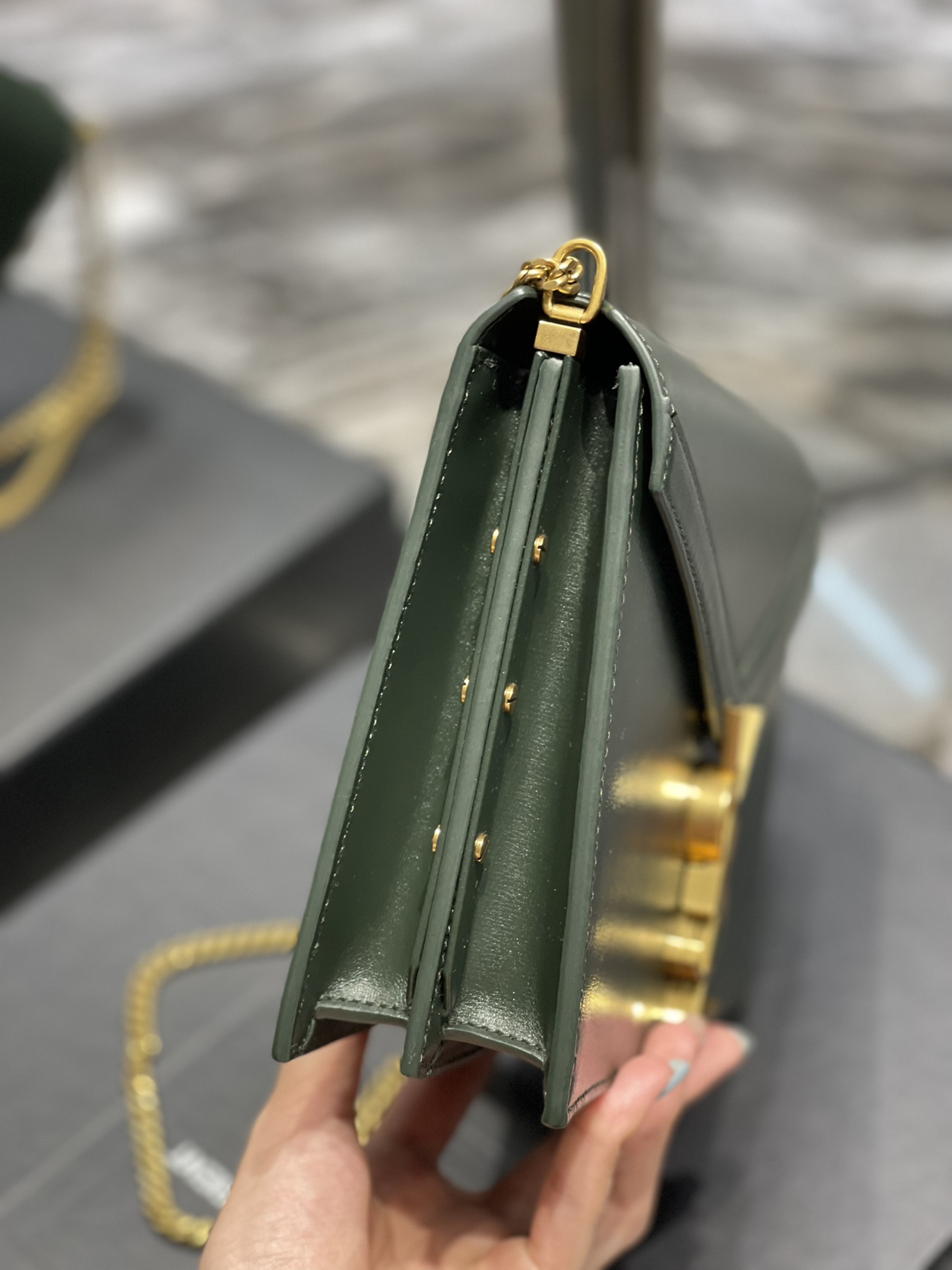 Saint Laurent Cassandra Medium Chain Bag In Grain De Poudre Embossed 22cm 0425020809