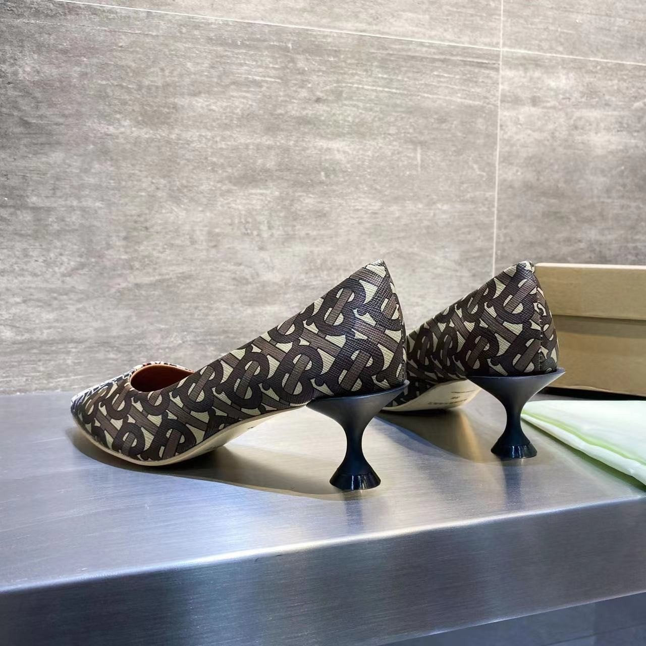 New Fashion Classic Plaid Pointed High Heels 1024010903