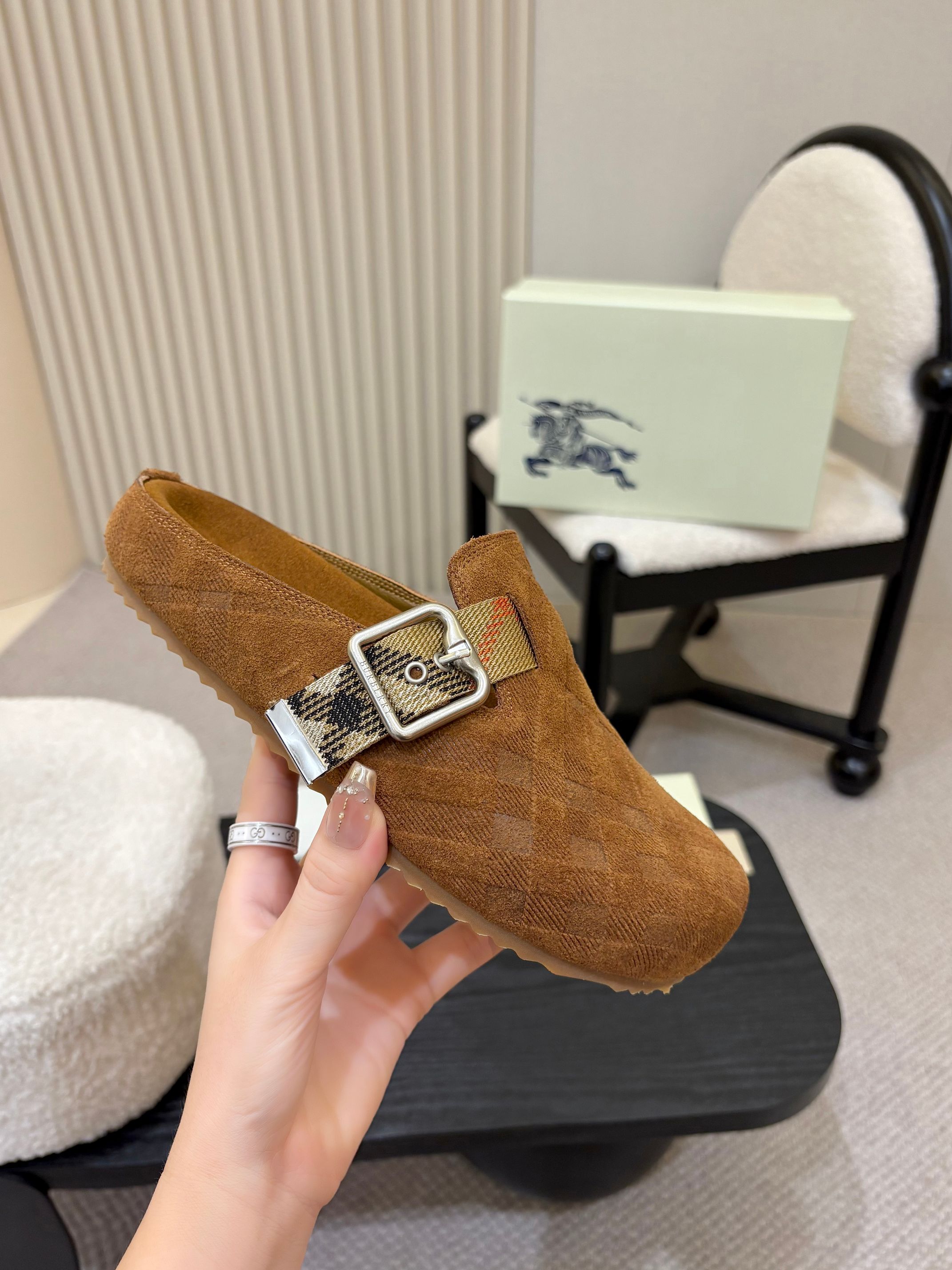 Women Check Suede Urchin Clogs XC0425080503