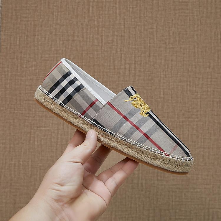 Trendy and versatile slip-on loafers 1024022103