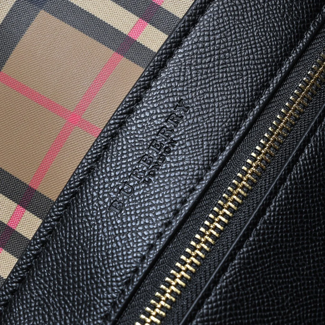 New embossed badge tote bag 1025032412