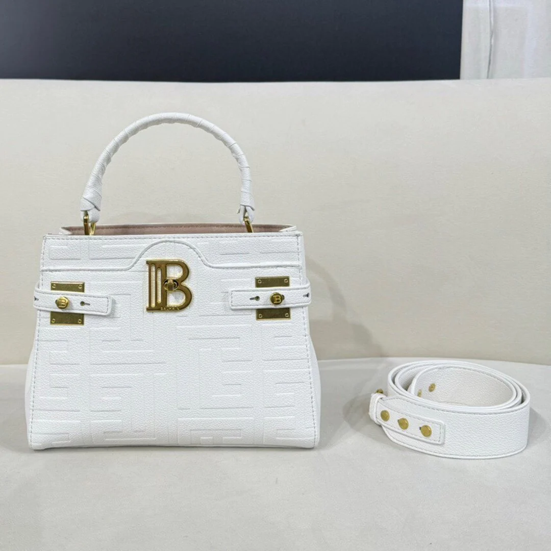 High quality cowhide fashionable and versatile crossbody bag 1024020811