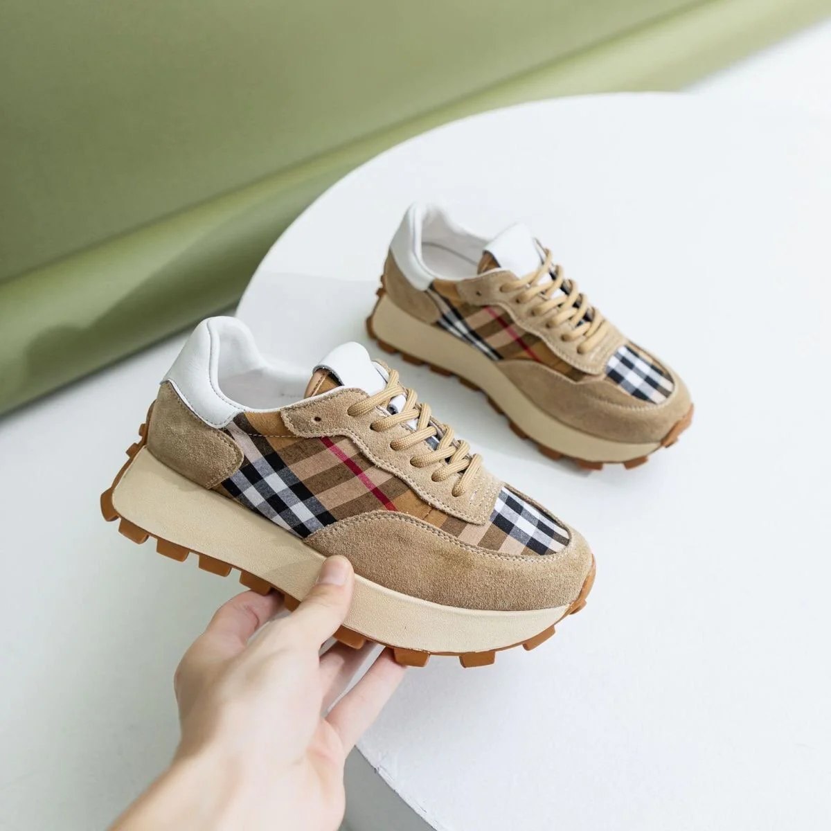 New casual and versatile sports shoes for women 1024022022