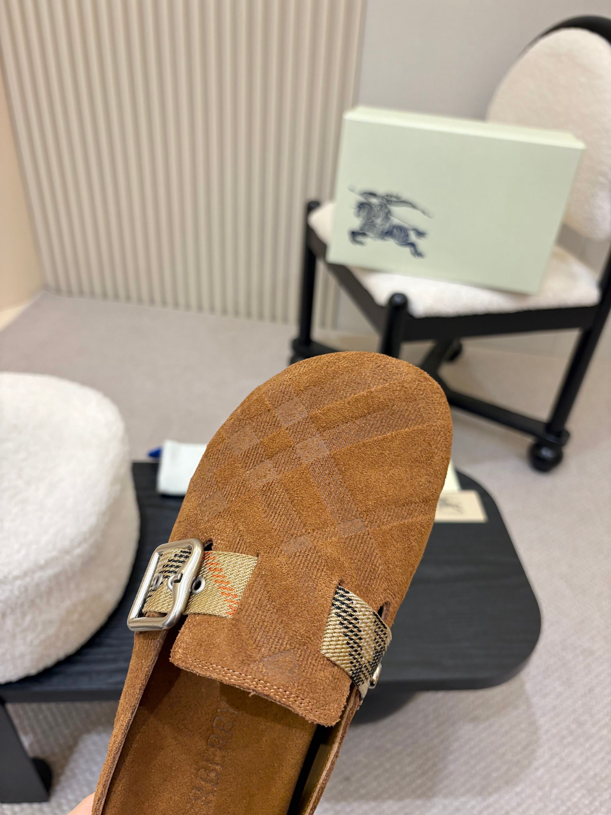 Women Check Suede Urchin Clogs XC0425080503