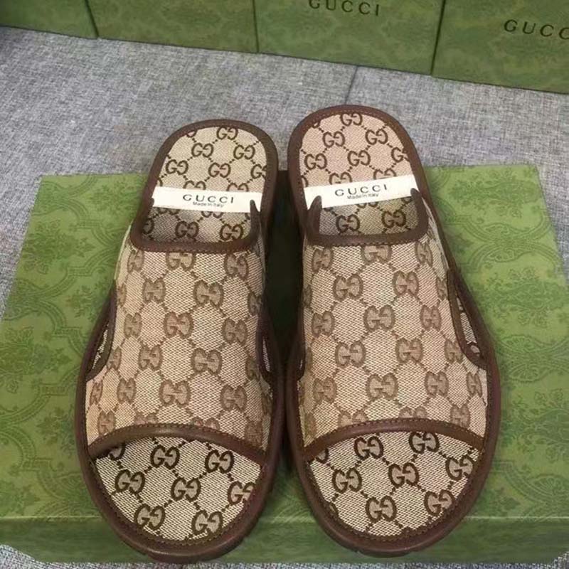 Gucci Unisex GG Supreme Slide Sandal Beige Ebony GG Supreme Canvas