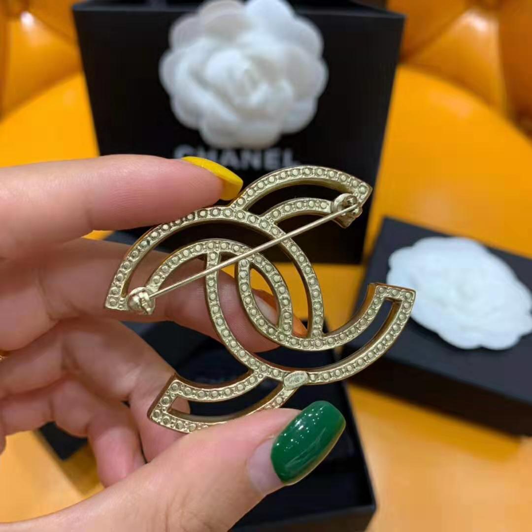 Chanel Women Brooch in Metal & Diamantés-Gold