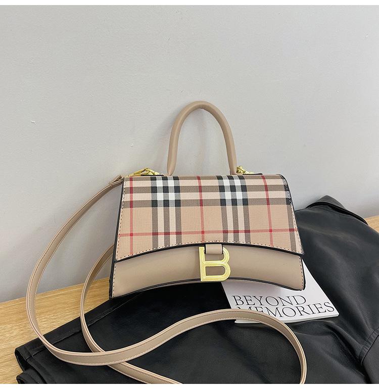 Retro Small Square Bag New High-end Sense Shoulder Bag 1024041615