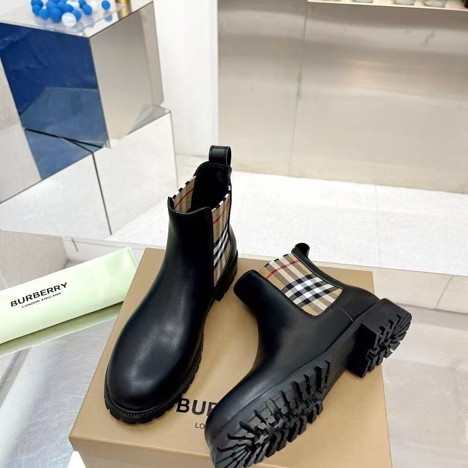 Women Check Panel Leather Chelsea Boots PD0425080502