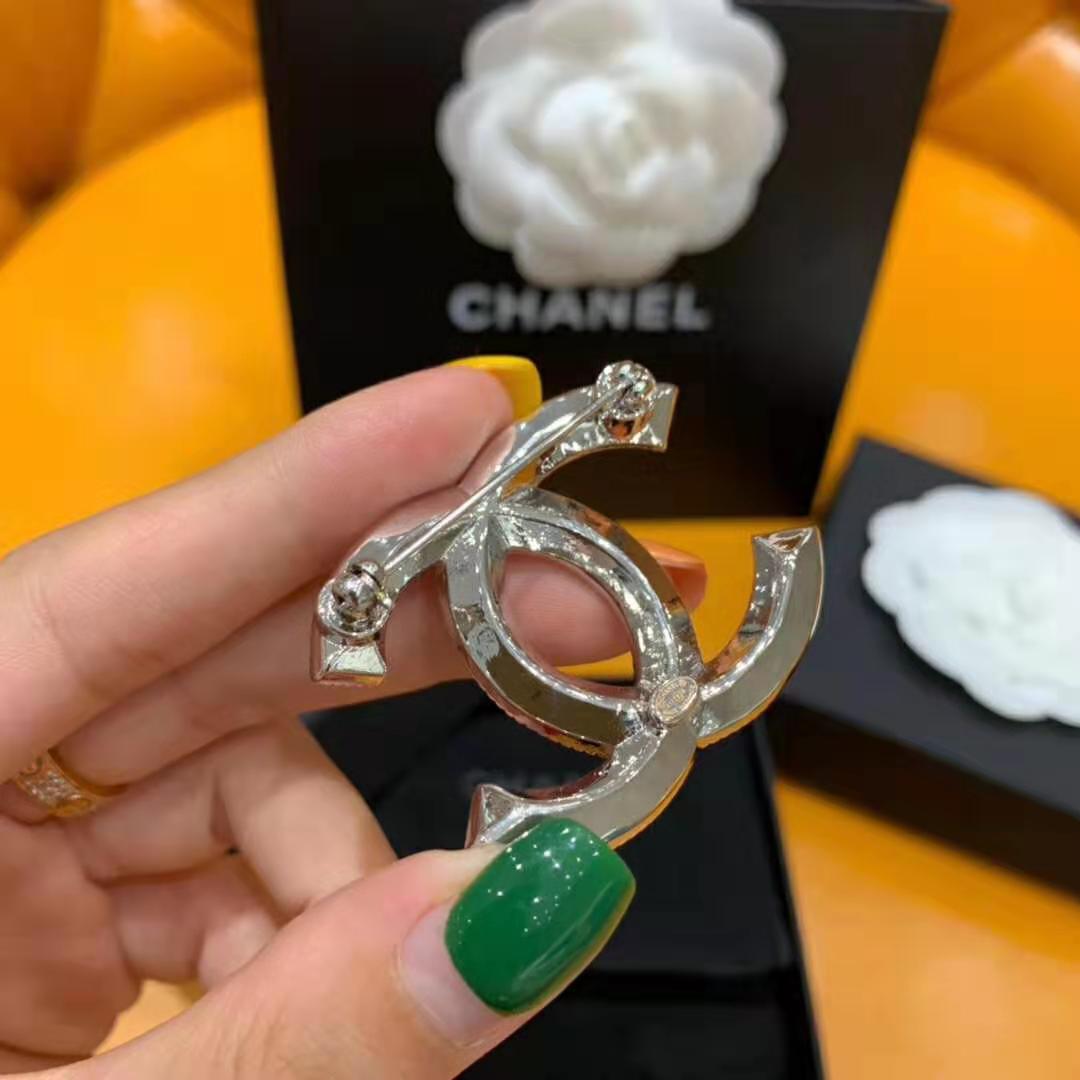 Chanel Women Brooch in Metal & Diamantés-White