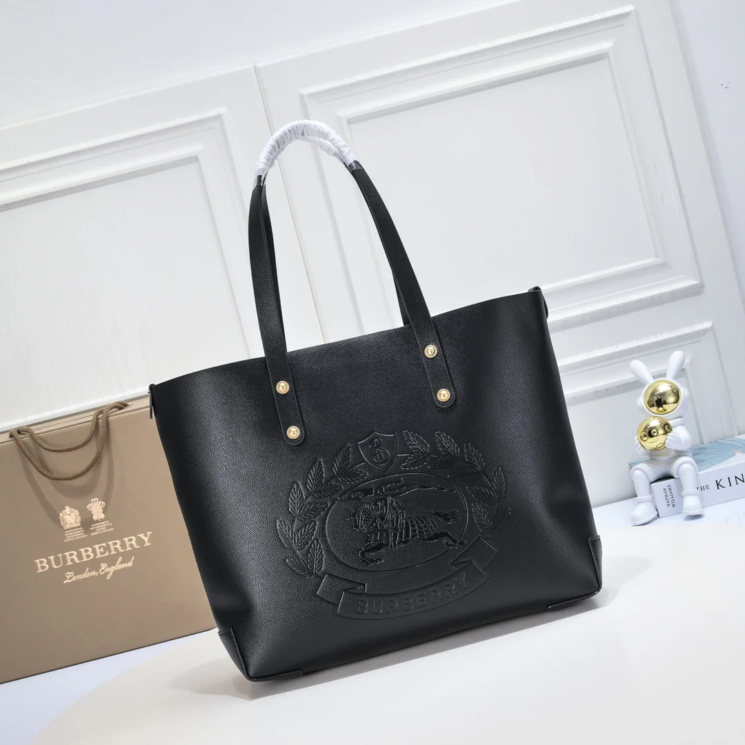 New embossed badge tote bag 1025032412