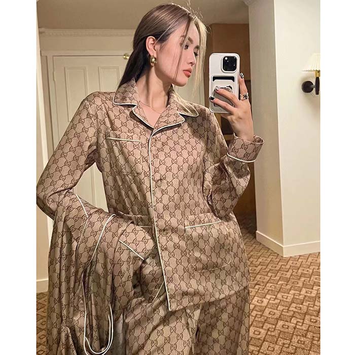 Gucci Women GG Supreme Print Beige Ebony Silk Piped Notch Collar Long Sleeves