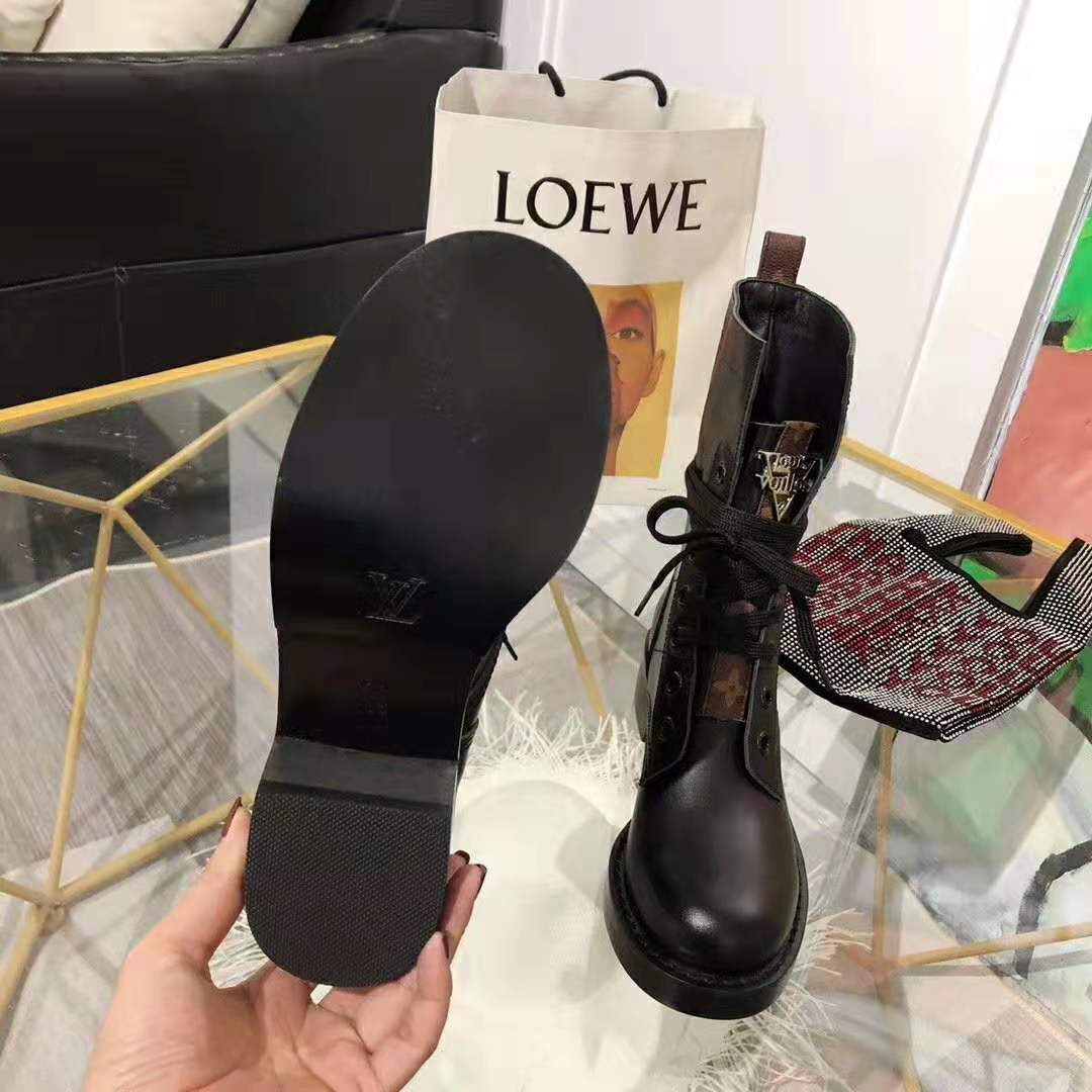 Louis Vuitton LV Women LV Metropolis Ranger in Calf Leather with A Soft Tongue-Black