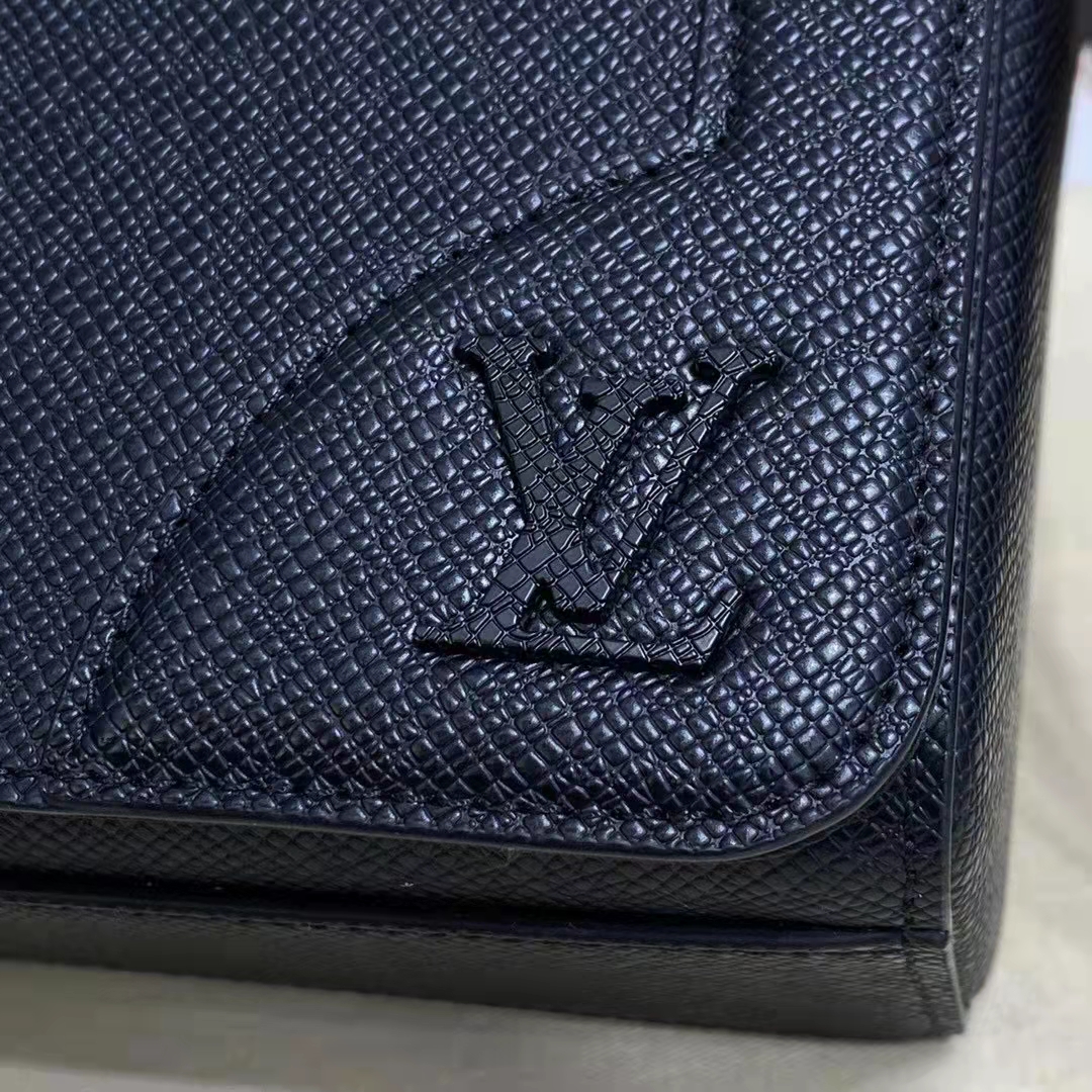 Louis Vuitton LV Unisex New Flap Messenger Black Taiga Cowhide Leather