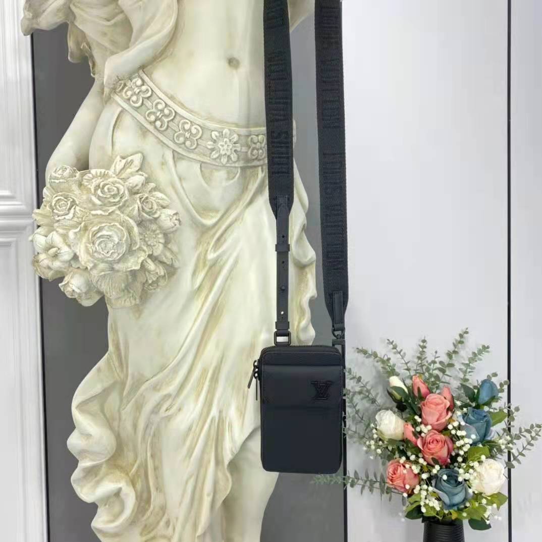 Louis Vuitton LV Unisex Aerogram Phone Pouch Black Grained Calf Cowhide Leather