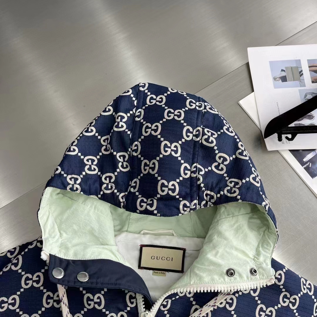 Gucci Men GG Ripstop Fabric Zip Jacket Blue Ivory GG Padded Detachable Sleeves
