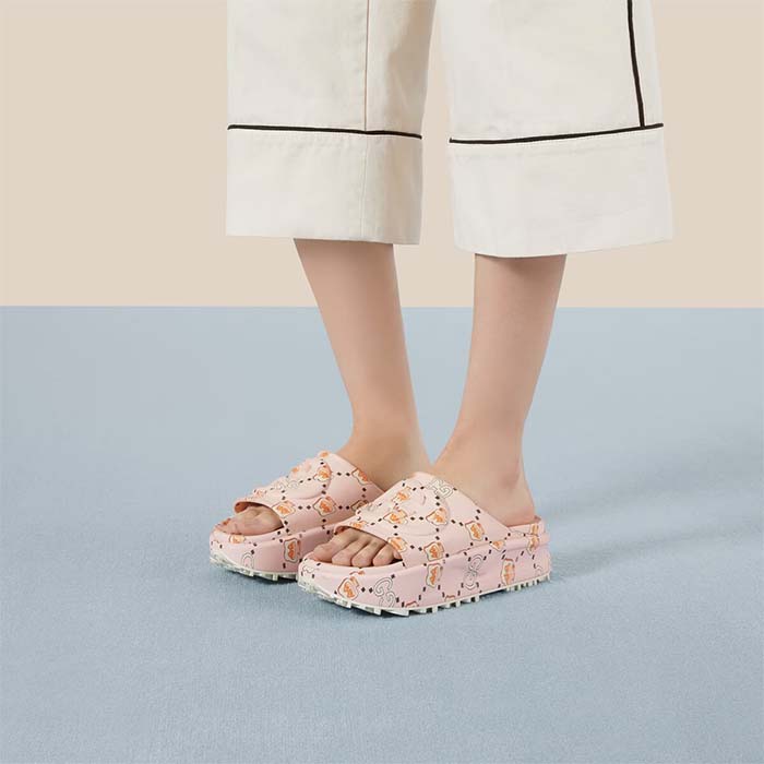 Gucci Unisex GG Animal Print Rubber Slide Sandal Pink Embossed Interlocking G Low Heel