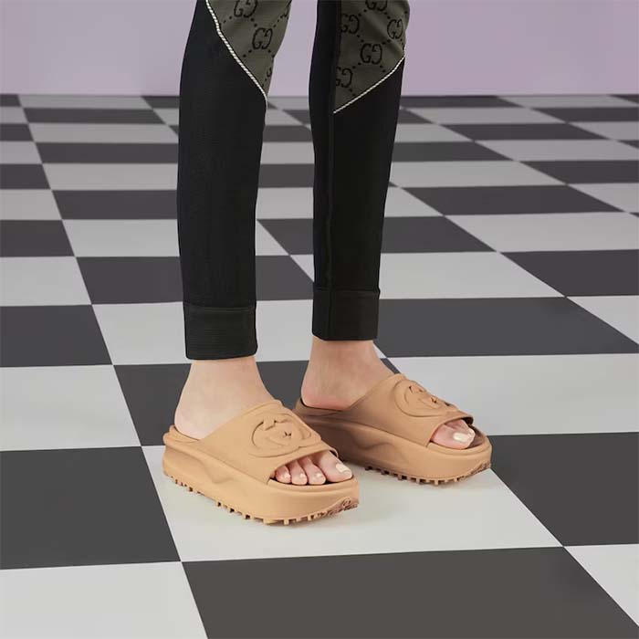 Gucci Unisex Interlocking G Slide Sandal Brown GG Rubber Low 4.3 CM Heel