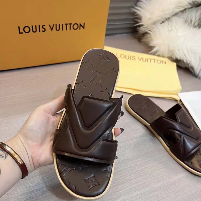 Louis Vuitton LV Unisex Oasis Mule Black Grained Calf Leather Rubber Signature