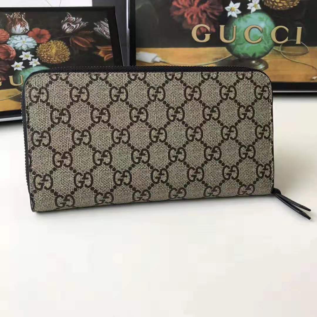 Gucci GG Men Kingsnake Print GG Supreme Zip Around Wallet in Beige/Ebony GG Supreme