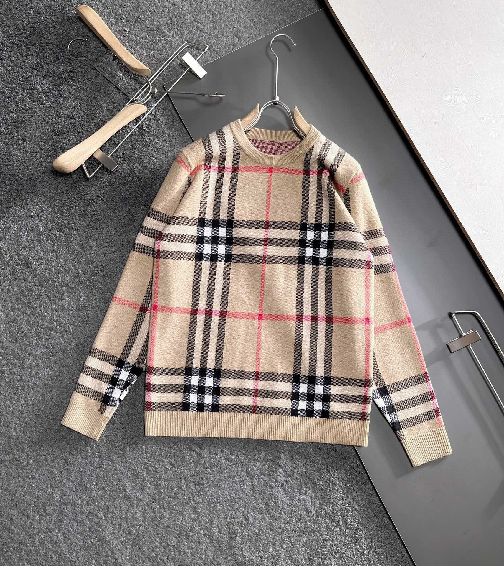 New Fashion Classic Checkered Knitted Sweater 1023121805