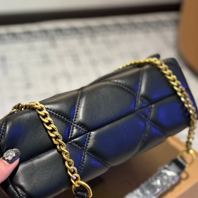 Versatile Commuter Chain Bag 1025012101