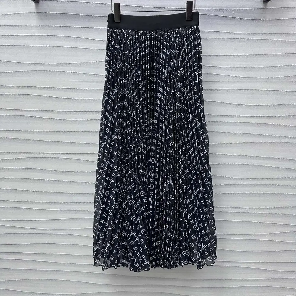 Louis Vuitton LV Women Stripe Accent Monogram Pleated Skirt 1AHEMW