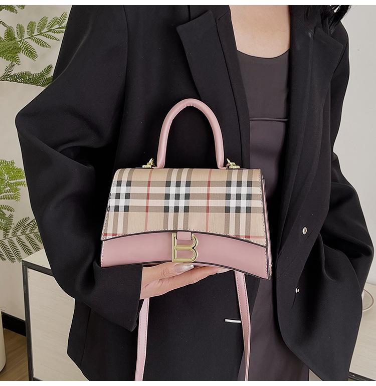 Retro Small Square Bag New High-end Sense Shoulder Bag 1024041615