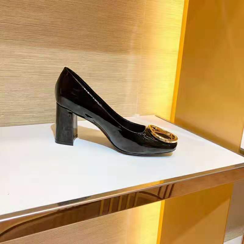Louis Vuitton LV Women Madeleine Pump in Smooth Calf Leather with Versize LV Circle Signature-Black