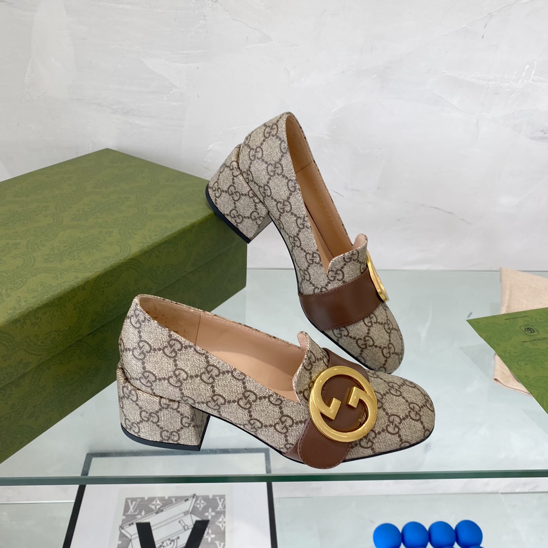 Gucci Women Blondie Pump Beige Ebony GG Supreme Canvas Round Interlocking G