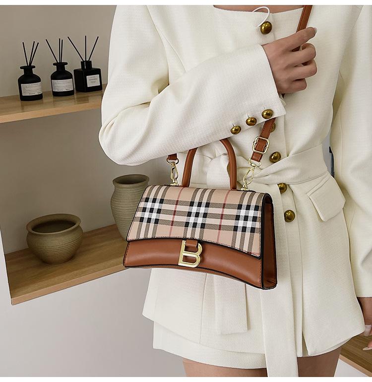 Retro Small Square Bag New High-end Sense Shoulder Bag 1024041615