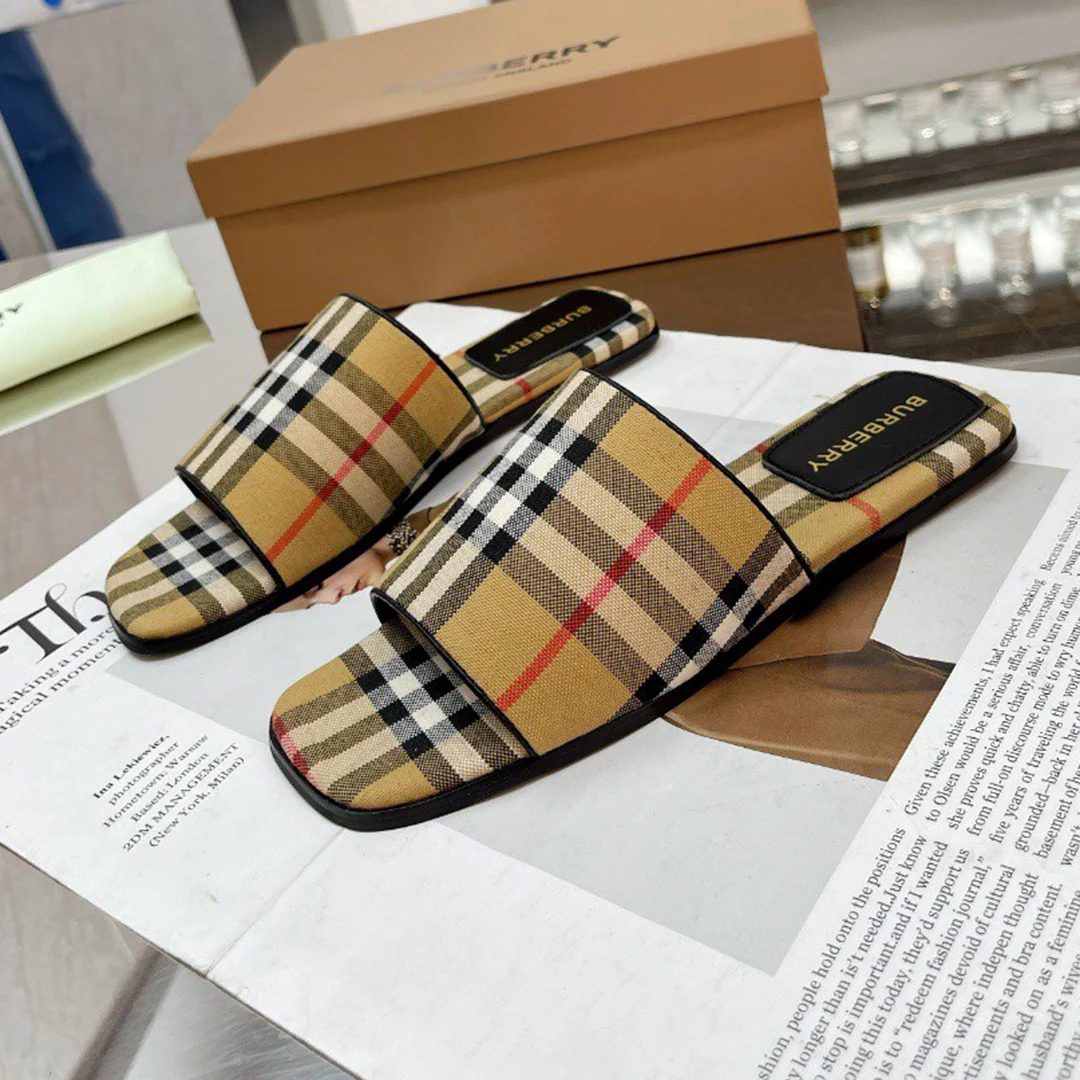 Classic plaid fashion versatile sandals and slippers 1024050609