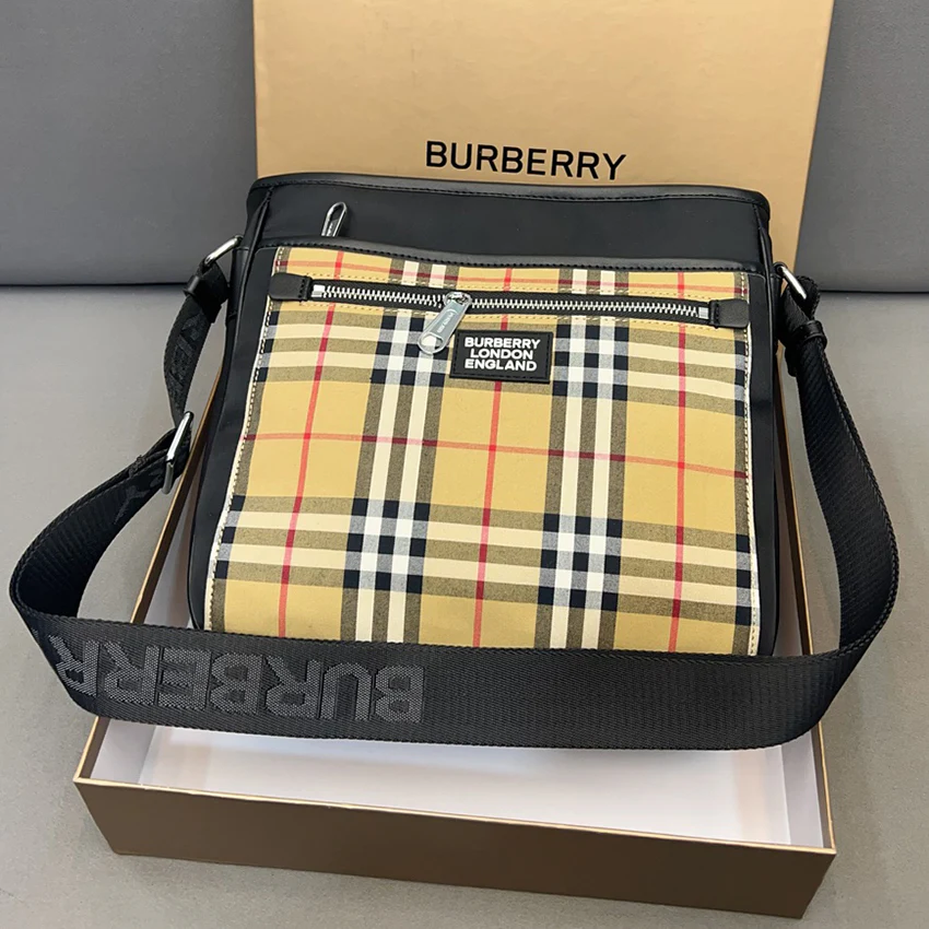 Men's versatile messenger bag 1024061211