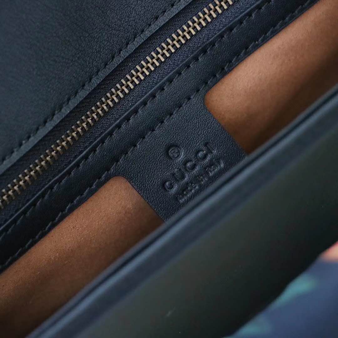 Gucci GG Women GG Marmont Clutch in Black Matelassé Chevron Leather with a Heart