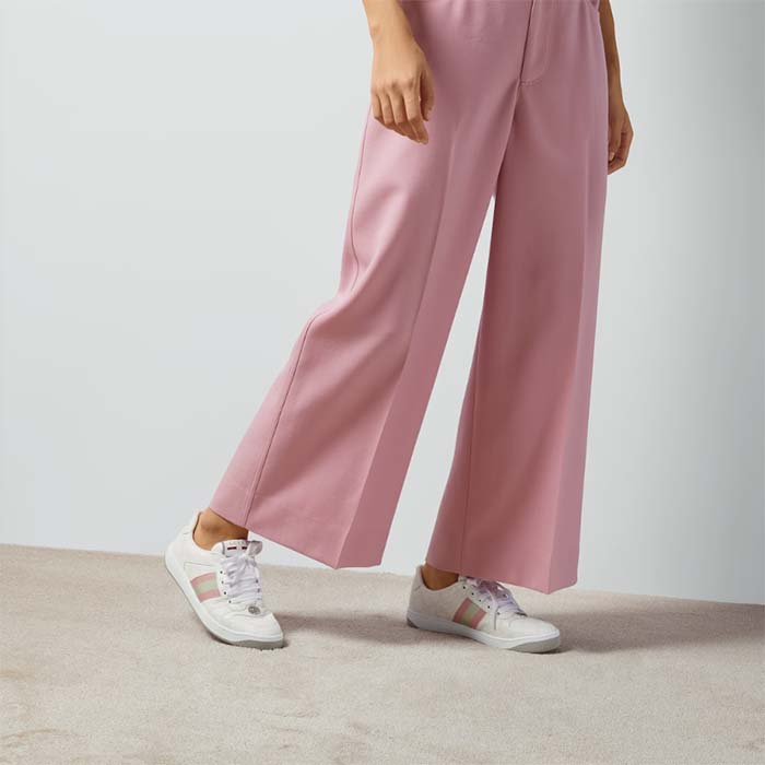 Gucci Unisex Screener Sneaker White GG Supreme Canvas Rubber Sole Lace-Up Low Heel