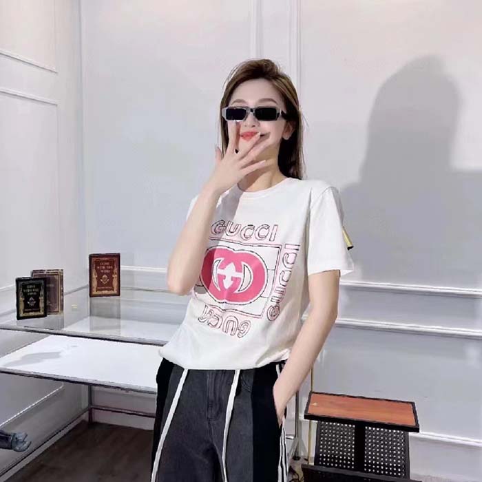 Gucci Women GG Vintage Logo Print T-Shirt Off White Cotton Jersey Crewneck