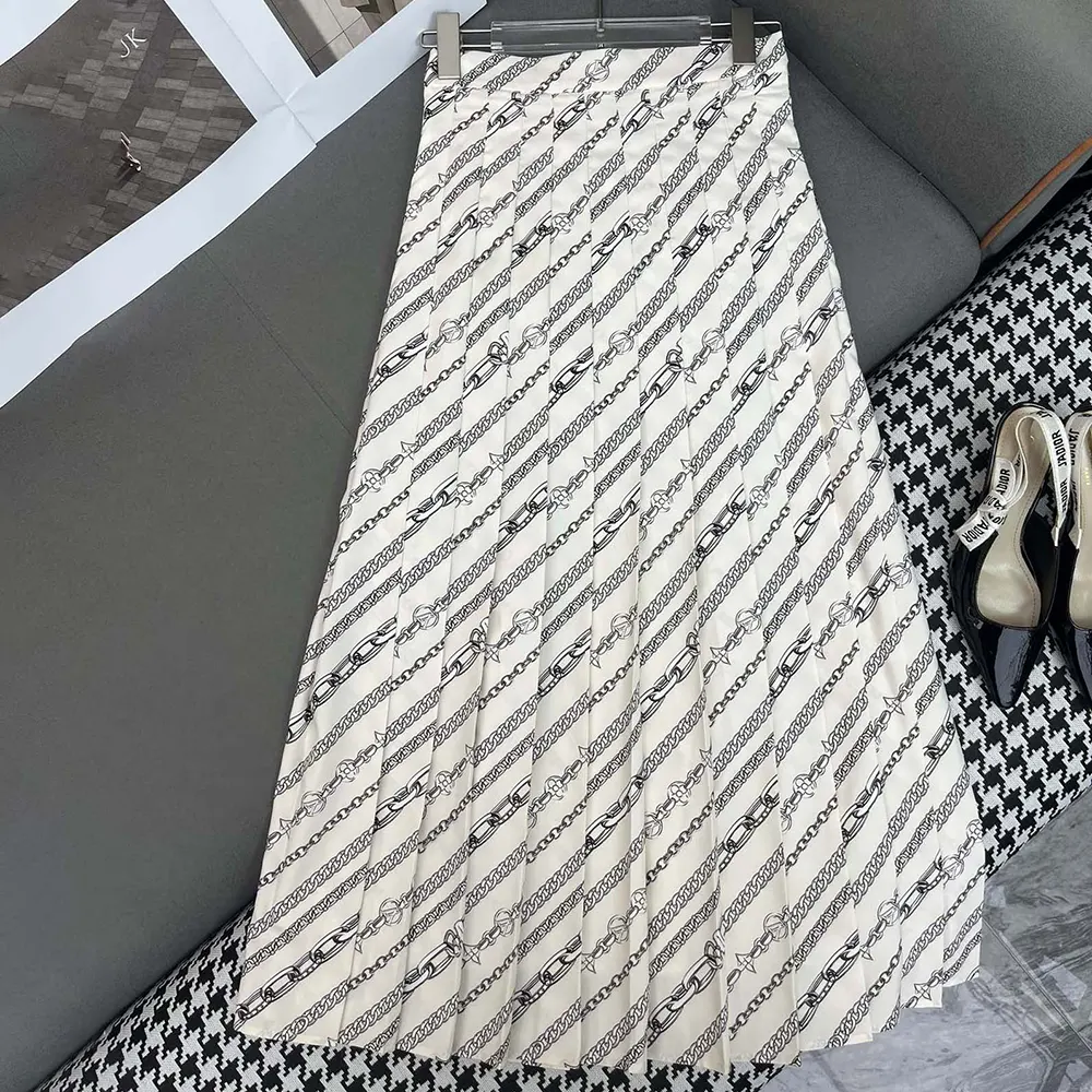 Louis Vuitton LV Women Chain Print Pleat Skirt 1AGOBD