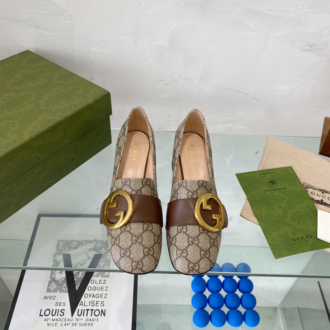 Gucci Women Blondie Pump Beige Ebony GG Supreme Canvas Round Interlocking G