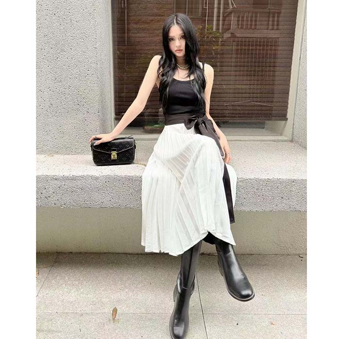 Louis Vuitton Women LV Bow Detail Pleated Wrap Skirt White 1AFFX3