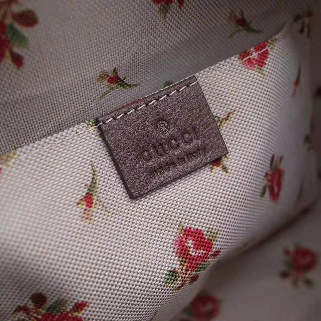 Gucci GG Women GG Supreme Messenger Bag in Beige/Ebony GG Supreme Canvas