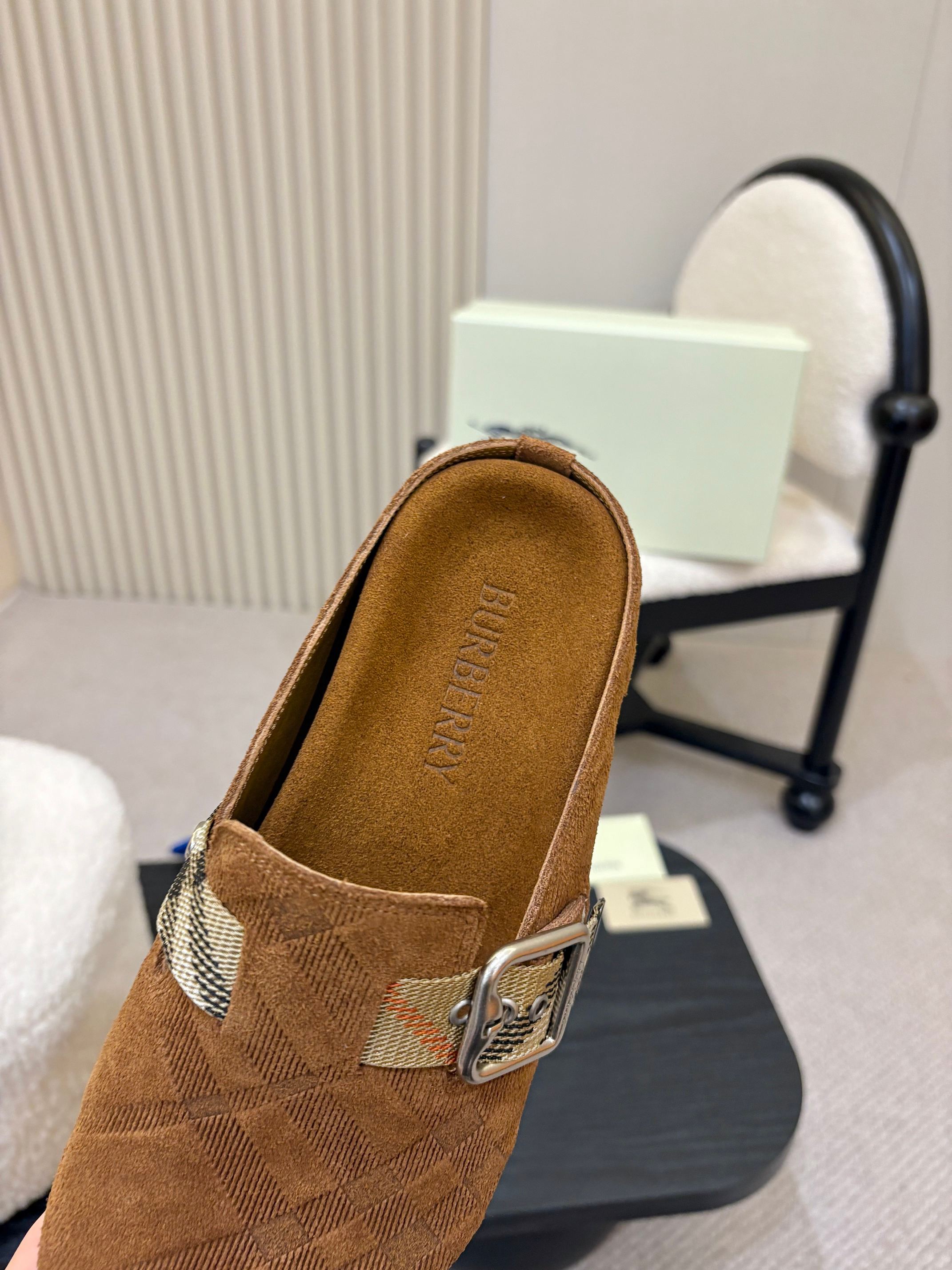 Women Check Suede Urchin Clogs XC0425080503