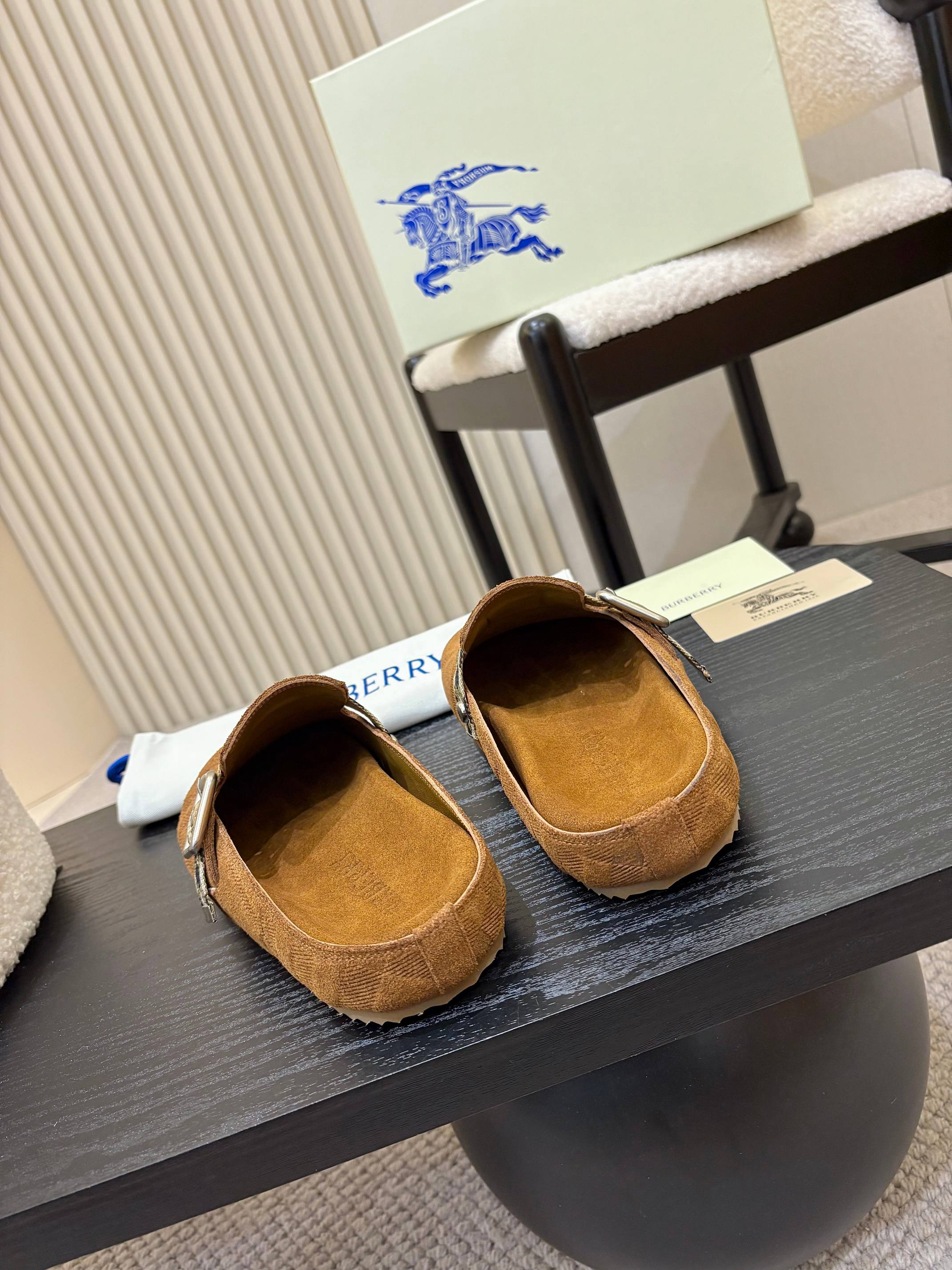 Women Check Suede Urchin Clogs XC0425080503