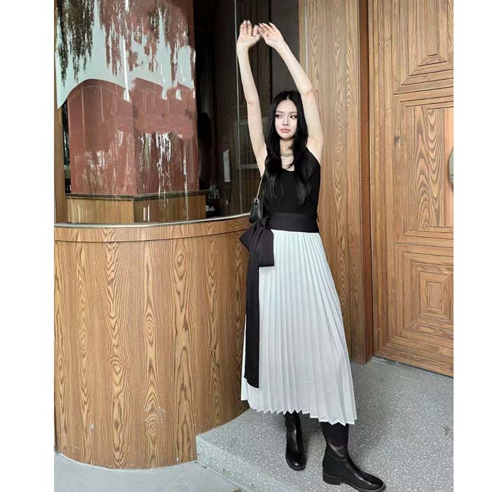 Louis Vuitton Women LV Bow Detail Pleated Wrap Skirt White 1AFFX3