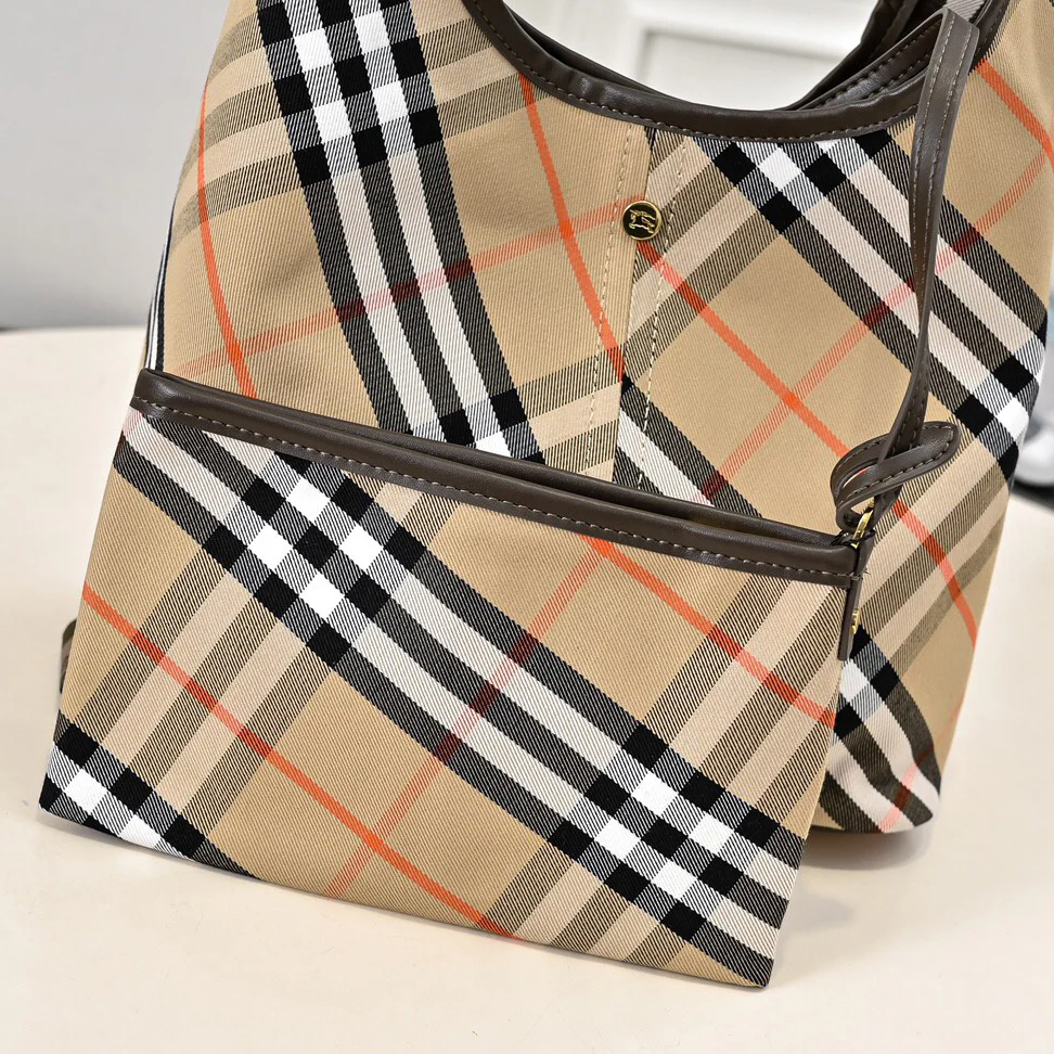 Classic Check One Room Handbag 1025011516