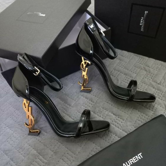 Classic high-heeled sandals combine modernity and fashion 1024022017